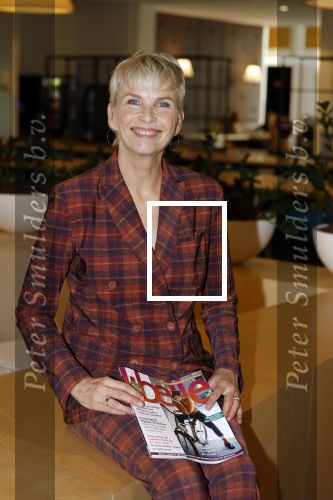 Hoofddorp 25 oktober 2022
Anita Witzier onthult de cover van Libelle . Holmar Mulder doet de presentatie.