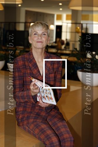 Hoofddorp 25 oktober 2022
Anita Witzier onthult de cover van Libelle . Holmar Mulder doet de presentatie.