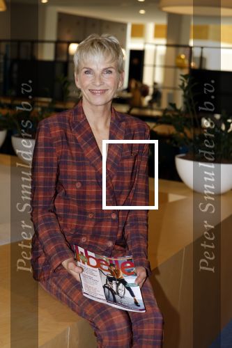 Hoofddorp 25 oktober 2022
Anita Witzier onthult de cover van Libelle . Holmar Mulder doet de presentatie.