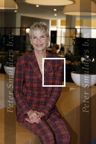 Hoofddorp 25 oktober 2022
Anita Witzier onthult de cover van Libelle . Holmar Mulder doet de presentatie.