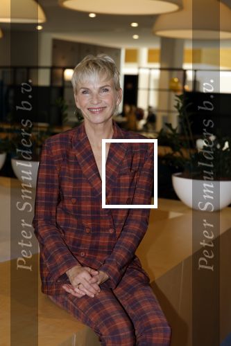 Hoofddorp 25 oktober 2022
Anita Witzier onthult de cover van Libelle . Holmar Mulder doet de presentatie.