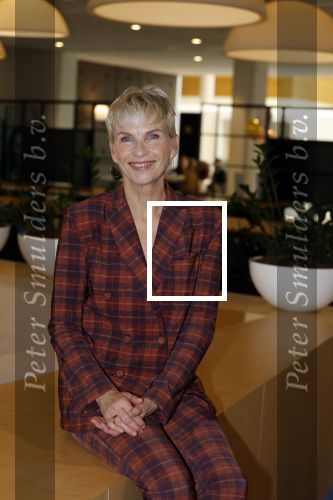 Hoofddorp 25 oktober 2022
Anita Witzier onthult de cover van Libelle . Holmar Mulder doet de presentatie.