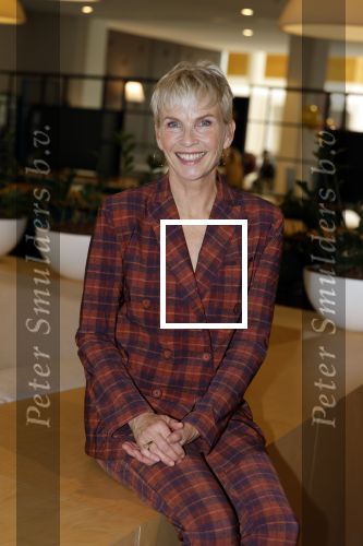 Hoofddorp 25 oktober 2022
Anita Witzier onthult de cover van Libelle . Holmar Mulder doet de presentatie.