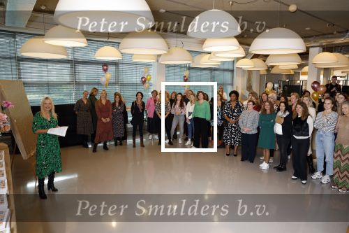 Hoofddorp 25 oktober 2022
Anita Witzier onthult de cover van Libelle . Holmar Mulder doet de presentatie.