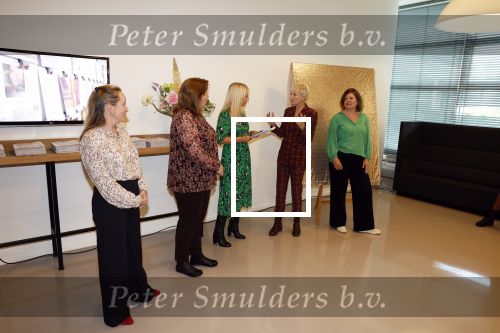 Hoofddorp 25 oktober 2022
Anita Witzier onthult de cover van Libelle . Holmar Mulder doet de presentatie.