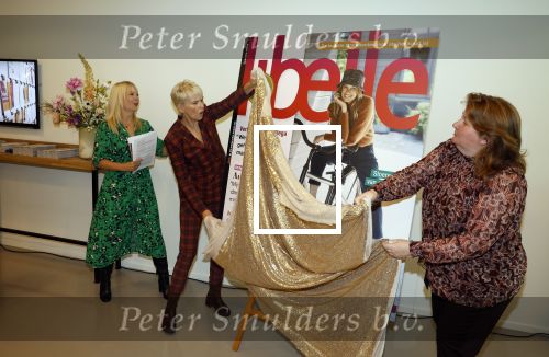 Hoofddorp 25 oktober 2022
Anita Witzier onthult de cover van Libelle . Holmar Mulder doet de presentatie.