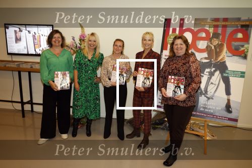 Hoofddorp 25 oktober 2022
Anita Witzier onthult de cover van Libelle . Holmar Mulder doet de presentatie.