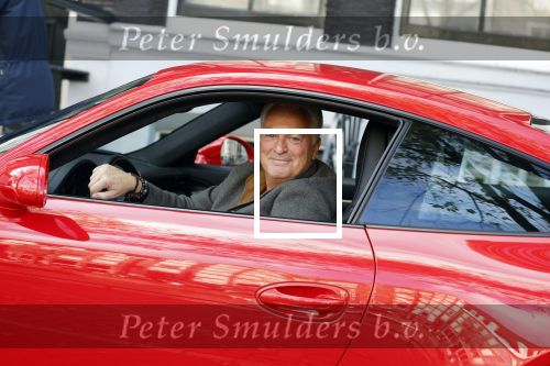 Amsterdam 26 oktober 2022
Bram Moszkowicz in zijn rode porsche 911 in Amsterdam centrum.
