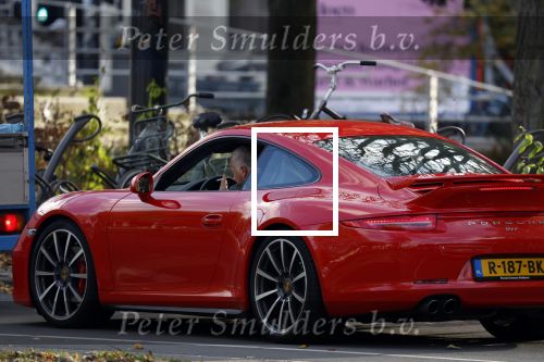 Amsterdam 26 oktober 2022
Bram Moszkowicz in zijn rode porsche 911 in Amsterdam centrum.