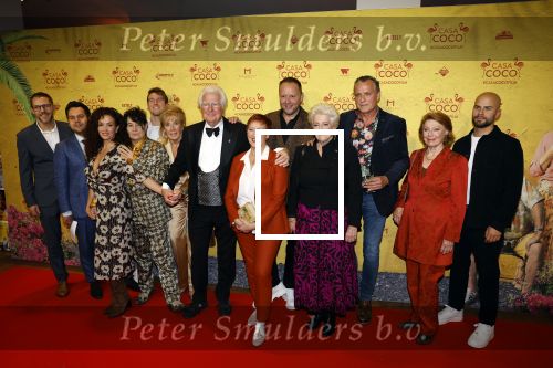 Rotterdam 7 november 2022
Premiere Casa Coco met oa Gerard Cox Joke Bruijs Loes Luca Katja Schuurman Frederique Spigt Bruni Heinke Oscar Aerts Chris Tates Richard Groenendijk en Pamela Teves. Cast Casa Coco