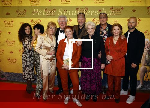 Rotterdam 7 november 2022
Premiere Casa Coco met oa Gerard Cox Joke Bruijs Loes Luca Katja Schuurman Frederique Spigt Bruni Heinke Oscar Aerts Chris Tates Richard Groenendijk en Pamela Teves. Cast Casa Coco