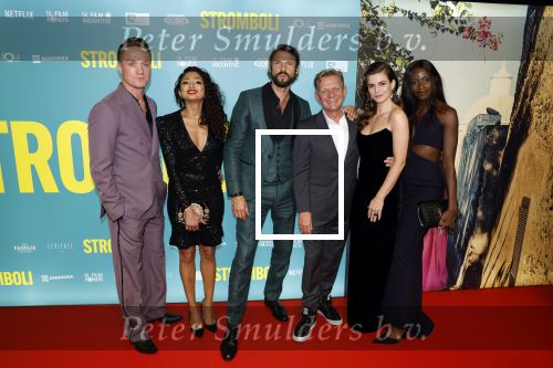 Amsterdam 31 oktober 2022
Premiere Stromboli in Tuschinski.
Mark v Eeuwen  Paula v d Oest  Alain de Levita nen cast met oa Elise Schaap Pieter Embrechts Christian Hilborg Neerja Naik Taz Munyanez . OOk op de foto Saskia Noort Michiel v Erp en Roos Ouwehand