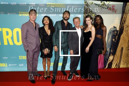 Amsterdam 31 oktober 2022
Premiere Stromboli in Tuschinski.
Mark v Eeuwen  Paula v d Oest  Alain de Levita nen cast met oa Elise Schaap Pieter Embrechts Christian Hilborg Neerja Naik Taz Munyanez . OOk op de foto Saskia Noort Michiel v Erp en Roos Ouwehand