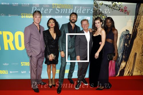 Amsterdam 31 oktober 2022
Premiere Stromboli in Tuschinski.
Mark v Eeuwen  Paula v d Oest  Alain de Levita nen cast met oa Elise Schaap Pieter Embrechts Christian Hilborg Neerja Naik Taz Munyanez . OOk op de foto Saskia Noort Michiel v Erp en Roos Ouwehand