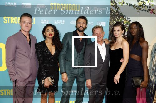 Amsterdam 31 oktober 2022
Premiere Stromboli in Tuschinski.
Mark v Eeuwen  Paula v d Oest  Alain de Levita nen cast met oa Elise Schaap Pieter Embrechts Christian Hilborg Neerja Naik Taz Munyanez . OOk op de foto Saskia Noort Michiel v Erp en Roos Ouwehand