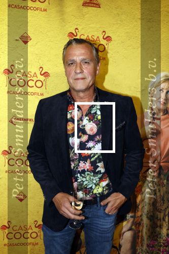Rotterdam 7 november 2022
Premiere Casa Coco met oa Gerard Cox Joke Bruijs Loes Luca Katja Schuurman Frederique Spigt Bruni Heinke Oscar Aerts Chris Tates Richard Groenendijk en Pamela Teves. Chris tates met partner