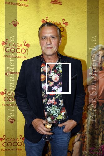 Rotterdam 7 november 2022
Premiere Casa Coco met oa Gerard Cox Joke Bruijs Loes Luca Katja Schuurman Frederique Spigt Bruni Heinke Oscar Aerts Chris Tates Richard Groenendijk en Pamela Teves. Chris tates met partner