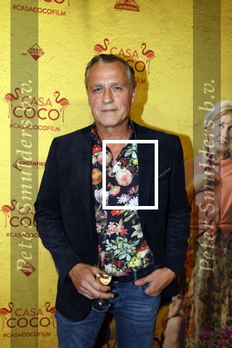 Rotterdam 7 november 2022
Premiere Casa Coco met oa Gerard Cox Joke Bruijs Loes Luca Katja Schuurman Frederique Spigt Bruni Heinke Oscar Aerts Chris Tates Richard Groenendijk en Pamela Teves. Chris tates met partner
