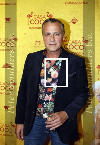 Rotterdam 7 november 2022
Premiere Casa Coco met oa Gerard Cox Joke Bruijs Loes Luca Katja Schuurman Frederique Spigt Bruni Heinke Oscar Aerts Chris Tates Richard Groenendijk en Pamela Teves. Chris tates met partner