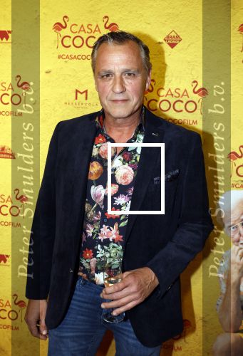 Rotterdam 7 november 2022
Premiere Casa Coco met oa Gerard Cox Joke Bruijs Loes Luca Katja Schuurman Frederique Spigt Bruni Heinke Oscar Aerts Chris Tates Richard Groenendijk en Pamela Teves. Chris tates met partner