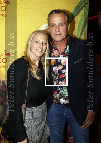 Rotterdam 7 november 2022
Premiere Casa Coco met oa Gerard Cox Joke Bruijs Loes Luca Katja Schuurman Frederique Spigt Bruni Heinke Oscar Aerts Chris Tates Richard Groenendijk en Pamela Teves. Chris tates met partner