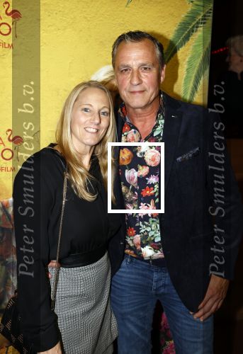 Rotterdam 7 november 2022
Premiere Casa Coco met oa Gerard Cox Joke Bruijs Loes Luca Katja Schuurman Frederique Spigt Bruni Heinke Oscar Aerts Chris Tates Richard Groenendijk en Pamela Teves. Chris tates met partner