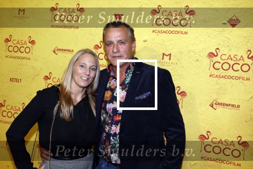 Rotterdam 7 november 2022
Premiere Casa Coco met oa Gerard Cox Joke Bruijs Loes Luca Katja Schuurman Frederique Spigt Bruni Heinke Oscar Aerts Chris Tates Richard Groenendijk en Pamela Teves. Chris tates met partner