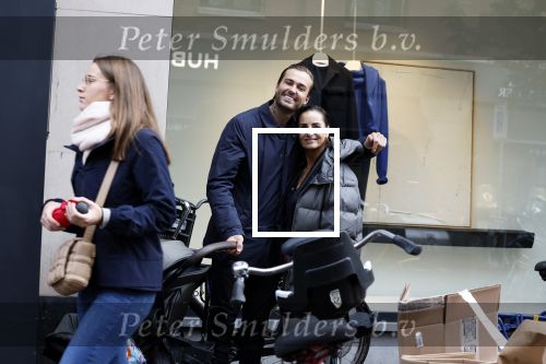 Amsterdam 15 oktober 2022
Dave Roelvink aan het wandelen op de pc Hooftstraat samen met zijn moeder Lucienne Kenter