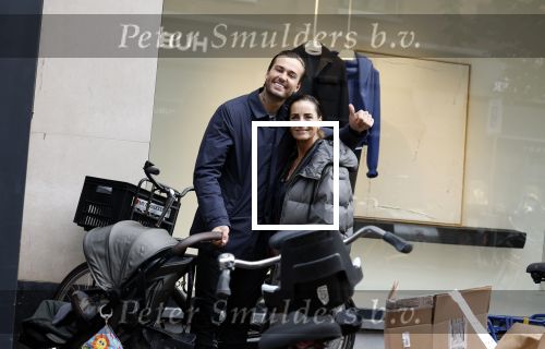 Amsterdam 15 oktober 2022
Dave Roelvink aan het wandelen op de pc Hooftstraat samen met zijn moeder Lucienne Kenter