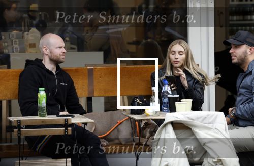 Amsterdam 29 oktober 2022
Davy Klaassen met zijn hond op terras.