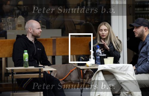 Amsterdam 29 oktober 2022
Davy Klaassen met zijn hond op terras.