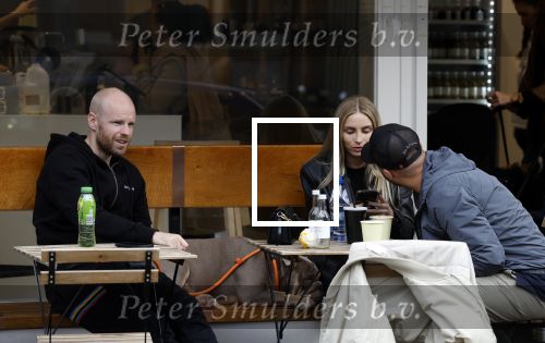 Amsterdam 29 oktober 2022
Davy Klaassen met zijn hond op terras.