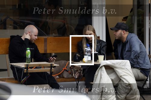 Amsterdam 29 oktober 2022
Davy Klaassen met zijn hond op terras.