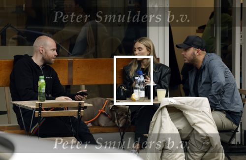 Amsterdam 29 oktober 2022
Davy Klaassen met zijn hond op terras.