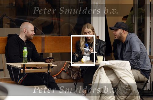 Amsterdam 29 oktober 2022
Davy Klaassen met zijn hond op terras.