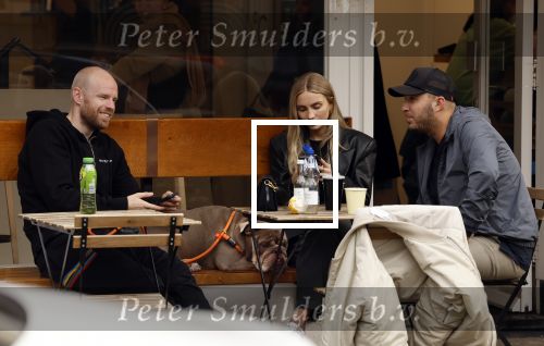 Amsterdam 29 oktober 2022
Davy Klaassen met zijn hond op terras.