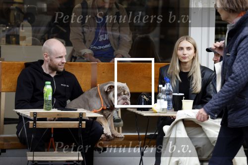 Amsterdam 29 oktober 2022
Davy Klaassen met zijn hond op terras.