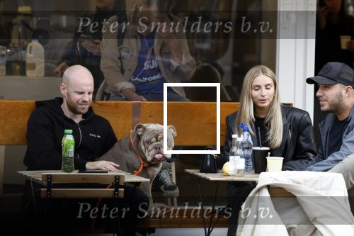 Amsterdam 29 oktober 2022
Davy Klaassen met zijn hond op terras.
