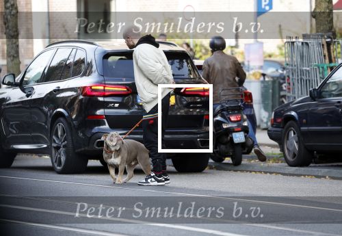 Amsterdam 29 oktober 2022
Davy Klaassen met zijn hond op terras.