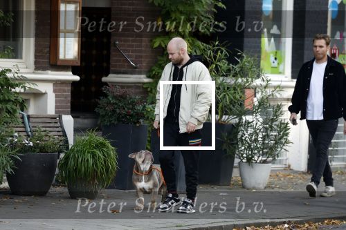Amsterdam 29 oktober 2022
Davy Klaassen met zijn hond op terras.