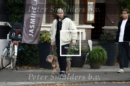 Amsterdam 29 oktober 2022
Davy Klaassen met zijn hond op terras.