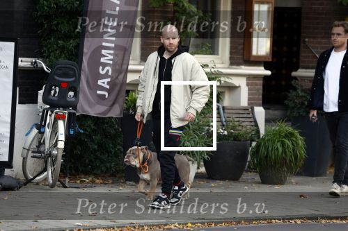 Amsterdam 29 oktober 2022
Davy Klaassen met zijn hond op terras.