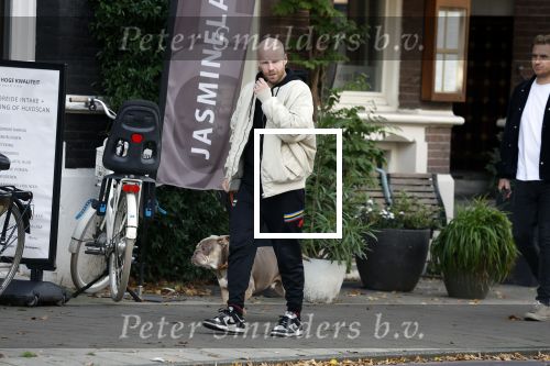 Amsterdam 29 oktober 2022
Davy Klaassen met zijn hond op terras.
