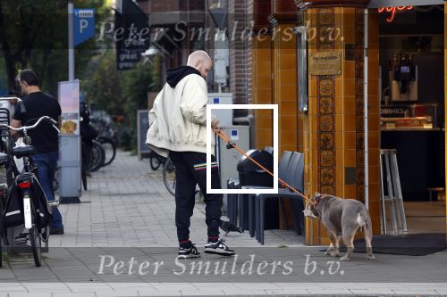 Amsterdam 29 oktober 2022
Davy Klaassen met zijn hond op terras.