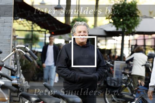 Amsterdam 31 oktober 2022
Dirk Zeelenberg met een kennis in Amsterdam zuid.