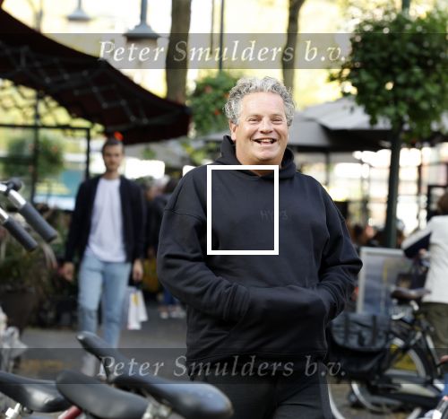 Amsterdam 31 oktober 2022
Dirk Zeelenberg met een kennis in Amsterdam zuid.