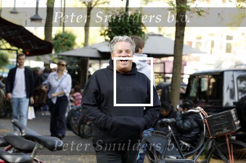 Amsterdam 31 oktober 2022
Dirk Zeelenberg met een kennis in Amsterdam zuid.
