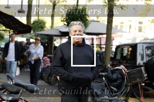 Amsterdam 31 oktober 2022
Dirk Zeelenberg met een kennis in Amsterdam zuid.