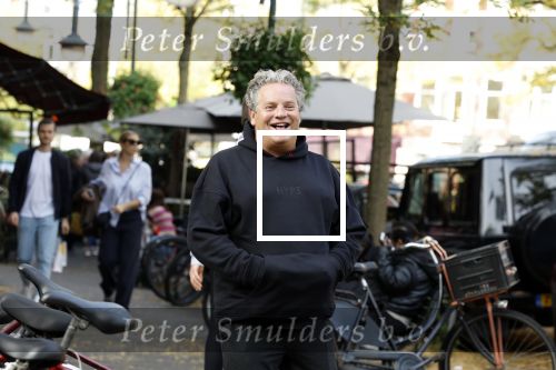 Amsterdam 31 oktober 2022
Dirk Zeelenberg met een kennis in Amsterdam zuid.