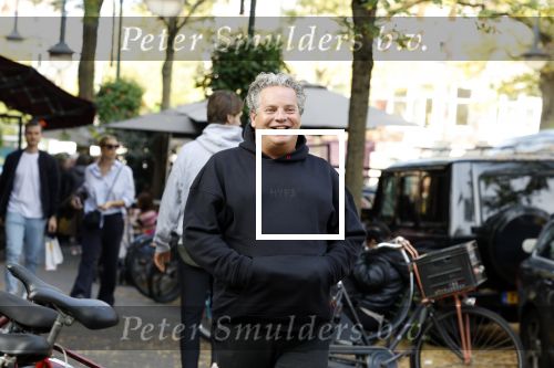 Amsterdam 31 oktober 2022
Dirk Zeelenberg met een kennis in Amsterdam zuid.